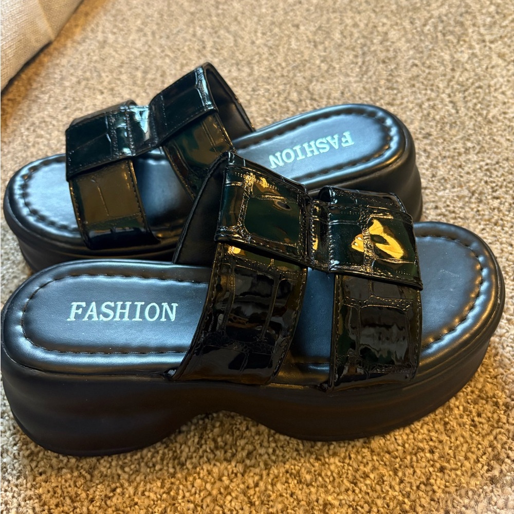 Faux crock black platform sandal wedges NWOT